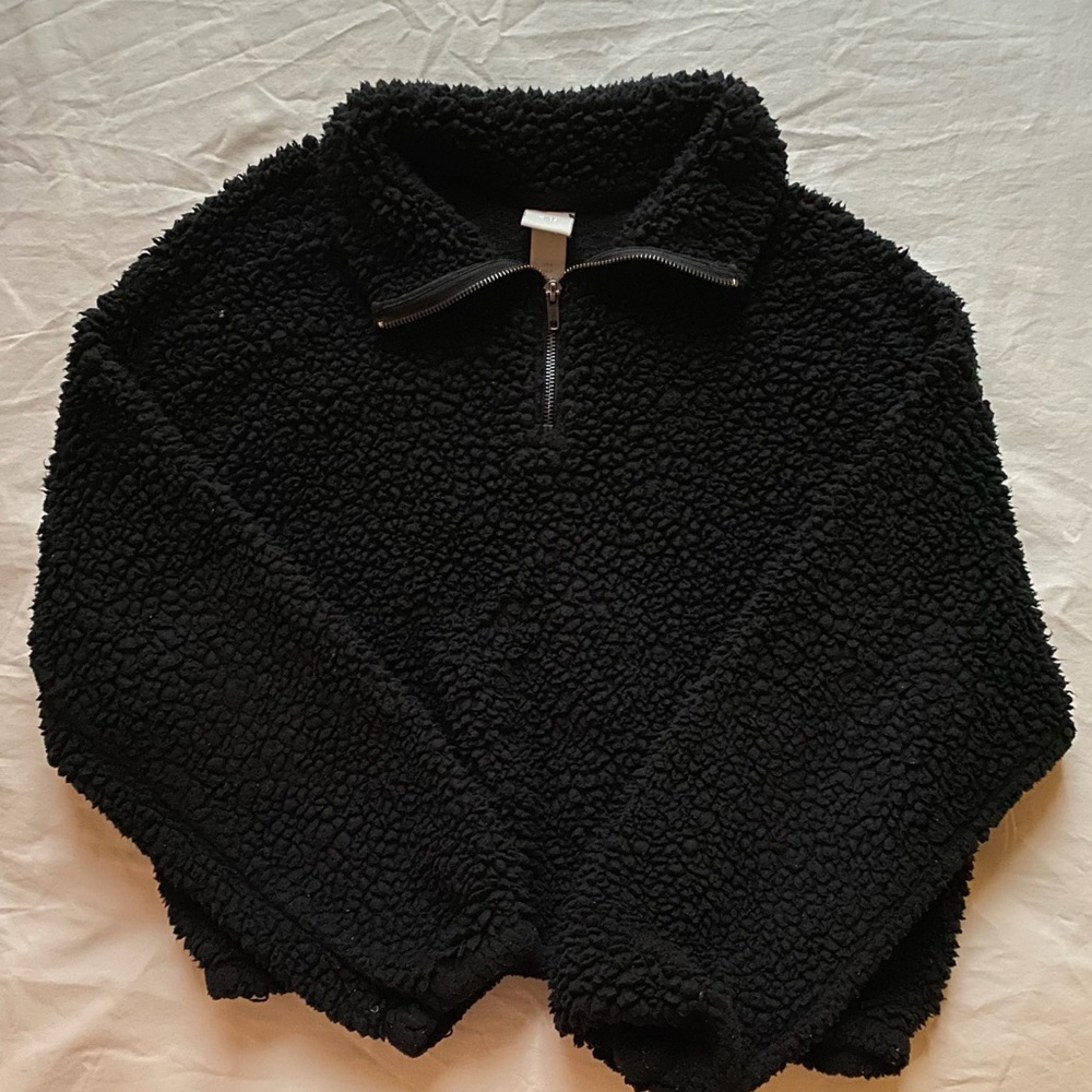 sherpa half zip in black!